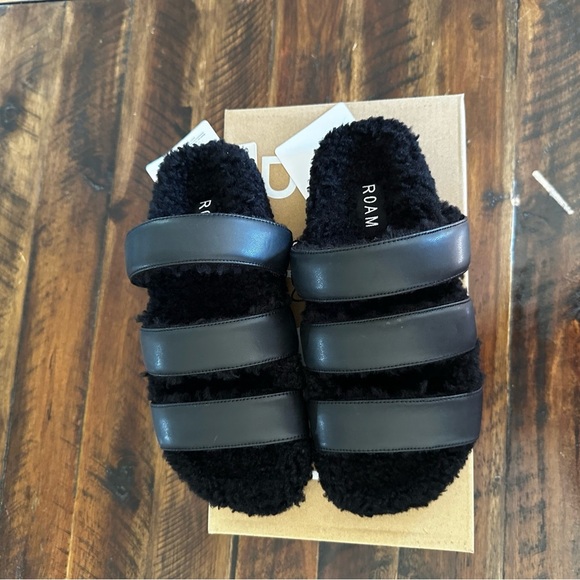 ROAM Black 3 Strap Faux Leather Fuzzy Slide Sandals Size 6 NWT - Picture 4 of 6